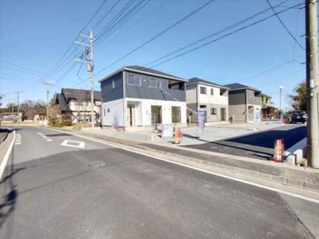 【前面道路含む現地写真】 | 比企郡吉見町東野第２０　全３棟　１号棟 | 閑静な住宅地です