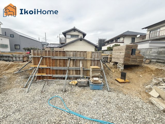 明石市松が丘5丁目　新築戸建の駐車場|●年中無休：当日予約可●駅徒歩圏ながらお車もL字で2台駐車可能！交通量少なく、入出庫も楽々安心です。