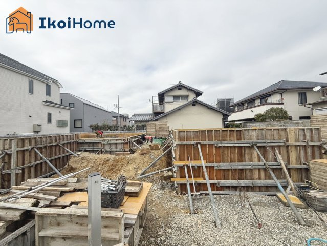 明石市松が丘5丁目　新築戸建の前面道路含む現地写真|弊社独自で毎月５組限定「人気オプション３点パック」カーポート・バルコニー・ウッドデッキを１万円で取付