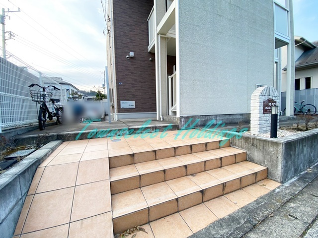 プラシードハウスのエントランス|綺麗に管理されたエントランス