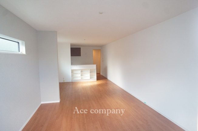 【居間・リビング】 | 八尾市南亀井町2丁目 | 【LDK：広々20帖！】