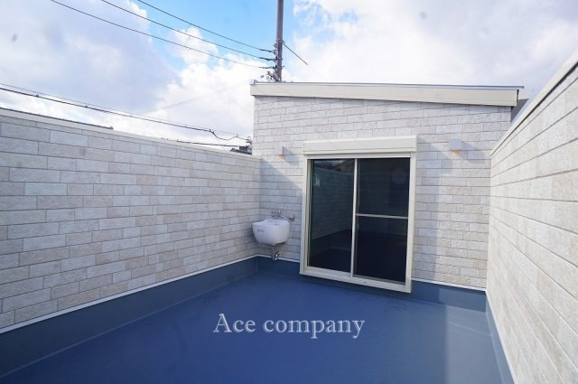 【バルコニー】 | 八尾市南亀井町2丁目 | 広々ルーフバルコニー！スロップシンク完備です☆