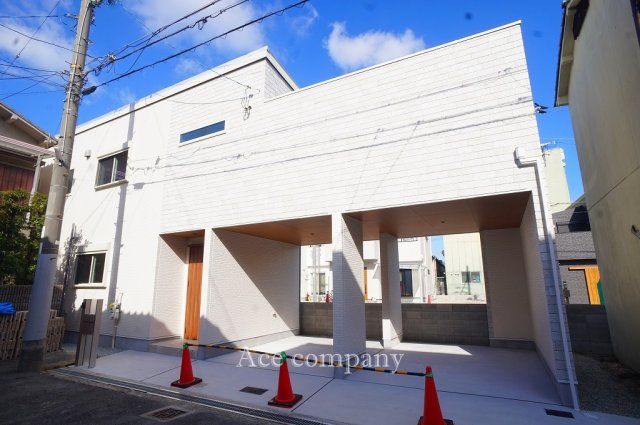 【外観】 | 八尾市南亀井町2丁目 | 【駐車2台OK！新築完成済み☆2階建て♪耐震等級3相当☆】ローン返済目安：月々約103241円（頭金0円、変動金利0.875％、返済期間40年、ボーナス払い無しで試算しています）