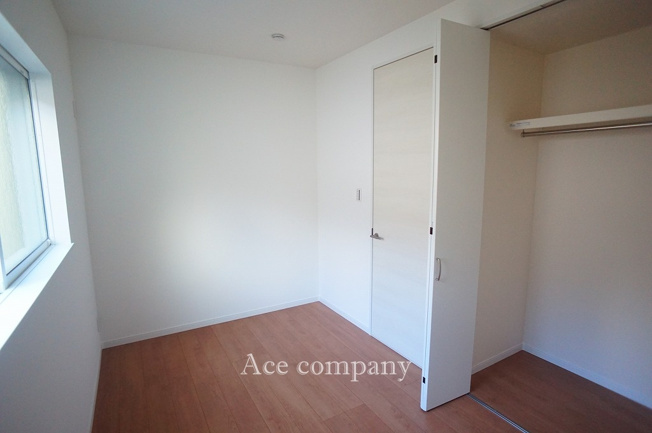 【子供部屋】 | 八尾市南亀井町2丁目 | 【2階：洋室5帖】クローゼット完備です♪