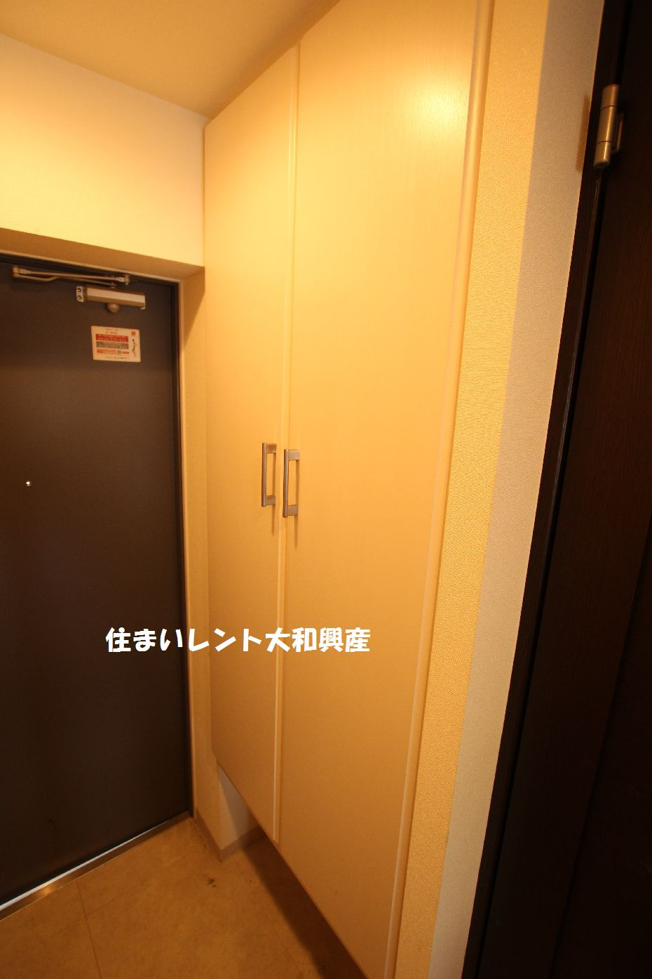 アドバンス相模大野の玄関