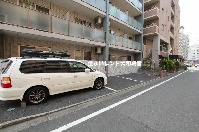 アドバンス相模大野の駐車場