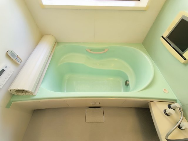 吉川市　中央3丁目　中古戸建の浴室|お子さんとの入浴もゆったり楽しめる、広々としたバスルームです♪