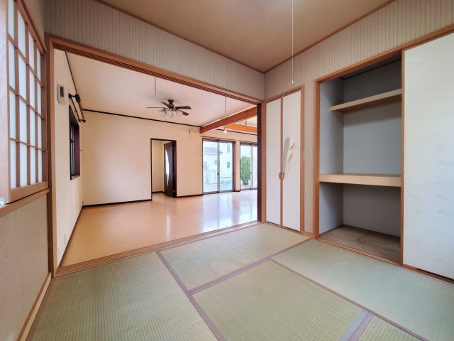 吉川市　中央3丁目　中古戸建の和室|柔らかい畳の上なら、お子様が転んでも怪我をしにくく安心です