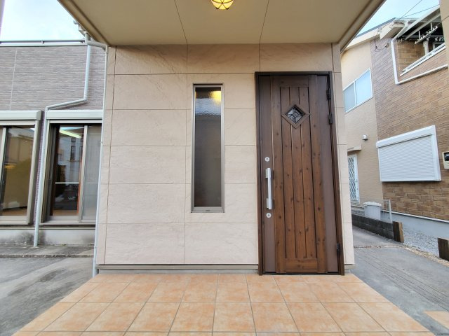 吉川市　中央3丁目　中古戸建の玄関|毎日通る玄関はこちらです