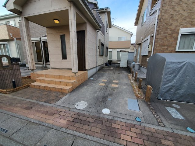 吉川市　中央3丁目　中古戸建の駐車場|駐車場があるので、車を買う予定の方も安心です