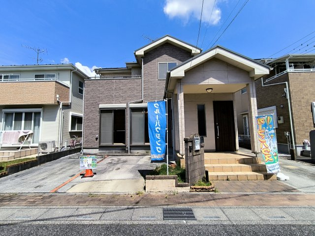 吉川市　中央3丁目　中古戸建の外観|日当たりが良すぎて夏が心配になるくらいです♪
