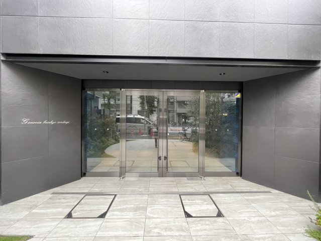 ゆとりのあるエントランスです