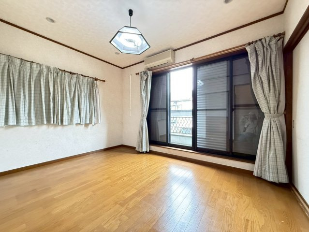 突抜町の洋室
