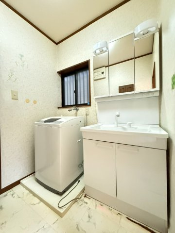 突抜町の独立洗面台