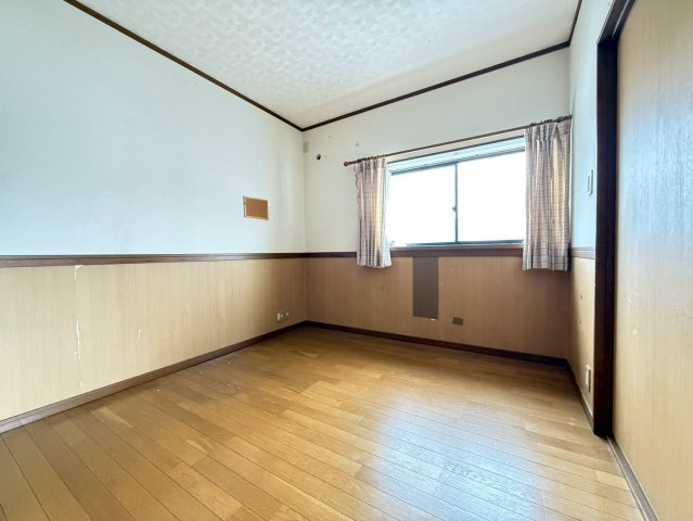 突抜町の洋室