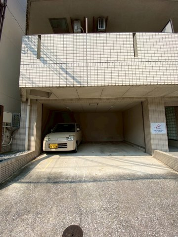 トーカン須磨神撫町キャスティールの駐車場