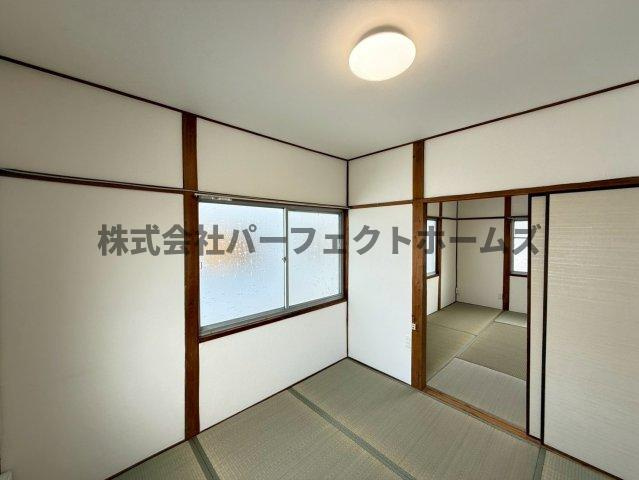 緑町テラスハウス　賃貸の和室|落ち着いた雰囲気の和室付きです