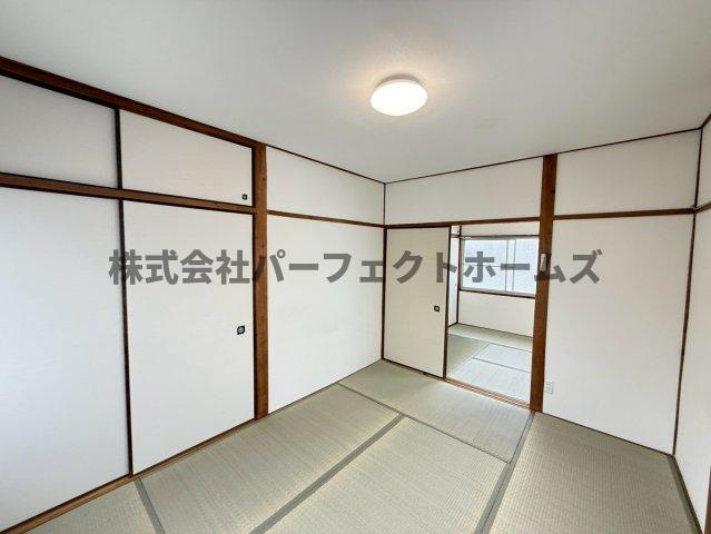 緑町テラスハウス　賃貸の内装|明るい色調の室内です