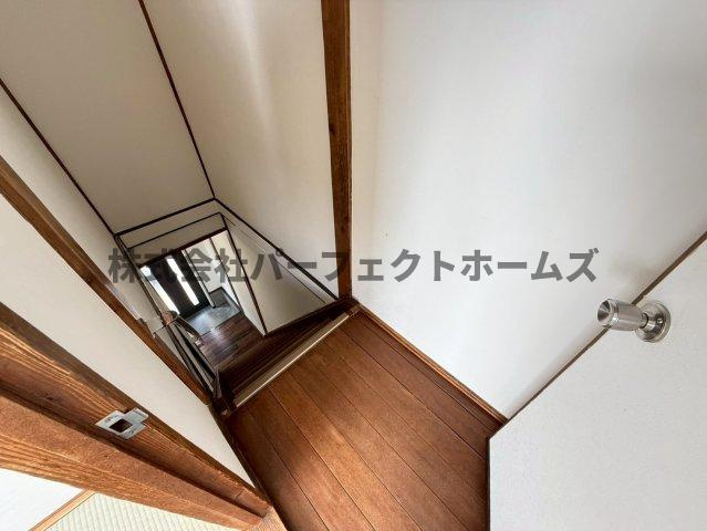 緑町テラスハウス　賃貸の内装|明るい色調の室内です