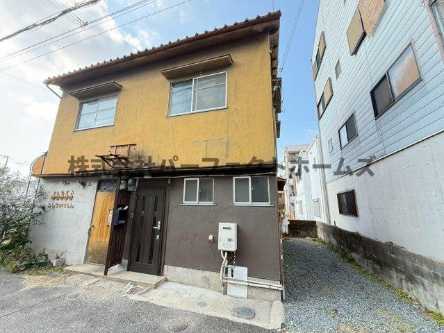 緑町テラスハウス　賃貸の駐車場|車をお持ちの方に嬉しい駐車場付きの物件です