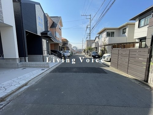 【前面道路含む現地写真】 | 【仲介手数料０円】藤沢市湘南台1丁目　新築一戸建て　全2棟 | 藤沢市湘南台1丁目　新築一戸建て　全2棟