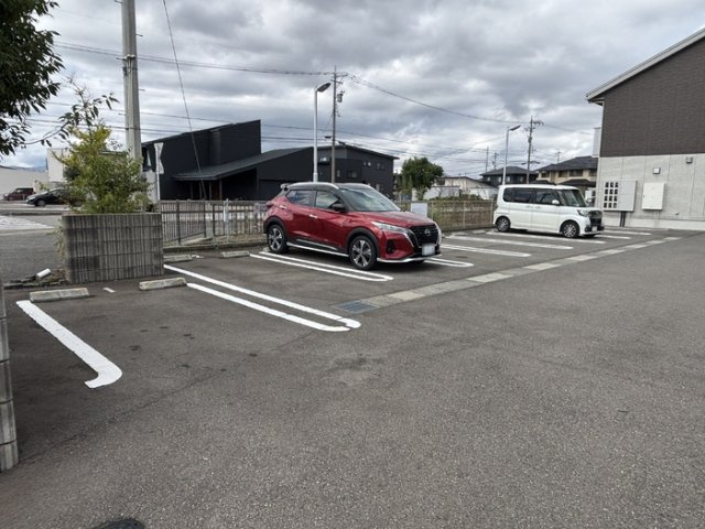 グランドゥール東森田の駐車場