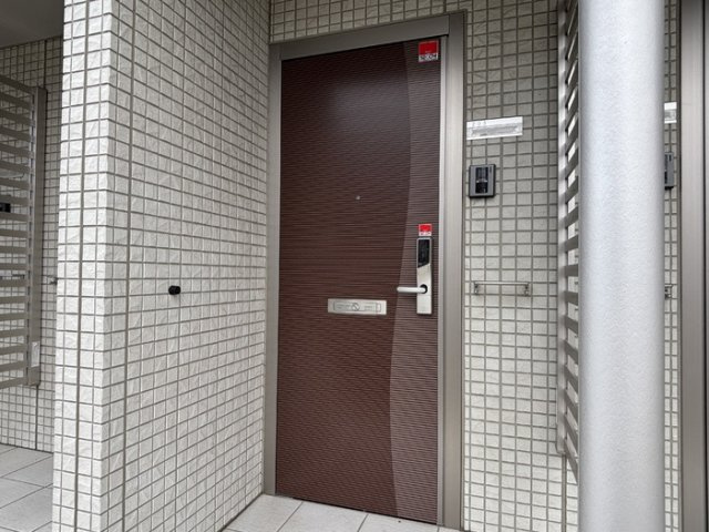 グランドゥール東森田の玄関