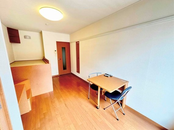 レオパレスバロンⅠの居間・リビング|備品サイズ・種類はお部屋に異なる事が御座います。