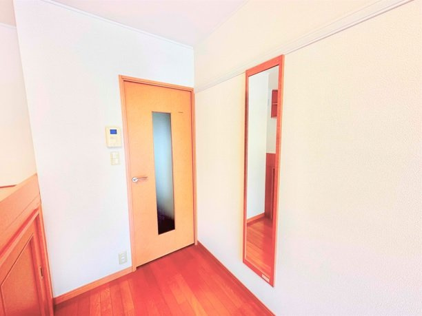 レオパレスバロンⅠの居間・リビング