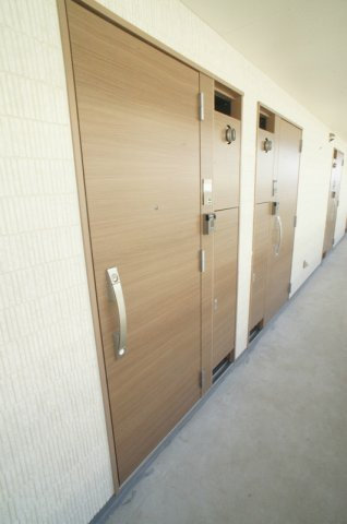 リブリ・南与野の玄関