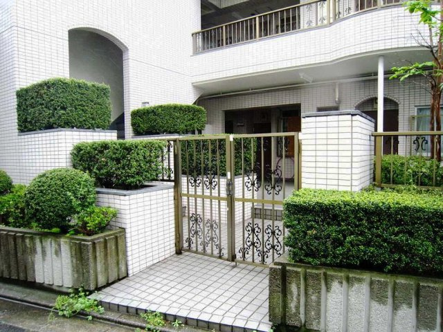 ロイヤルクレストのエントランス