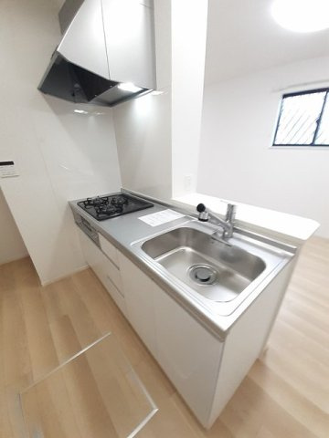 ティソットのキッチン|コンパクトなキッチンで掃除もラクラク