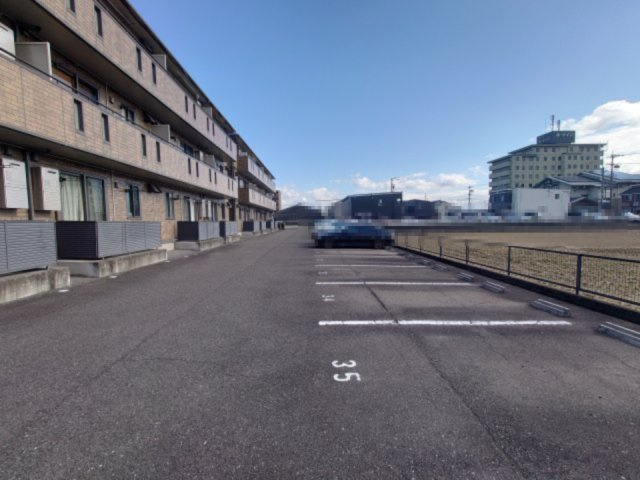 セレッソKT　Aの駐車場