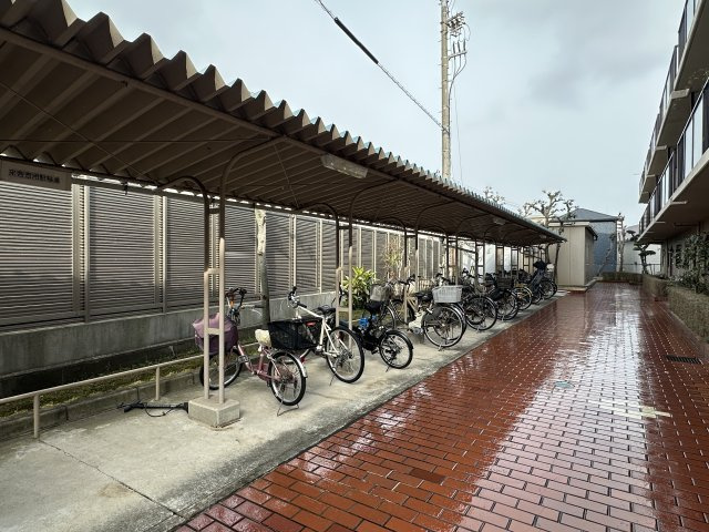 コープ野村須磨離宮前A棟の駐輪場
