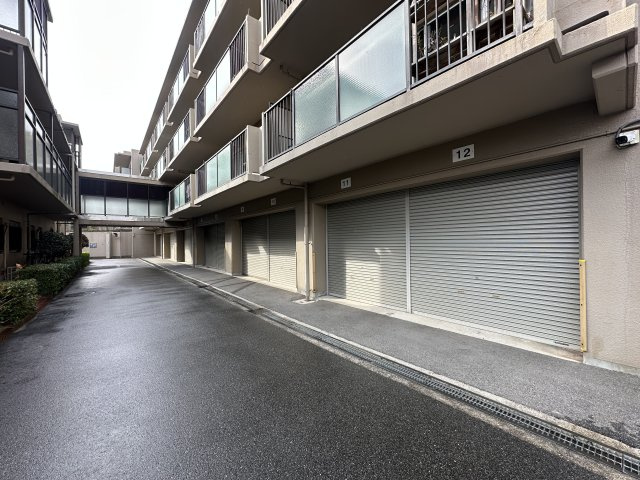 コープ野村須磨離宮前A棟の駐車場