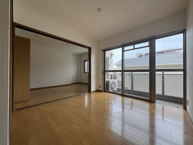 ジュエル曽根東の居間・リビング