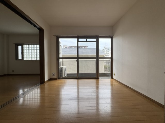 ジュエル曽根東の居間・リビング