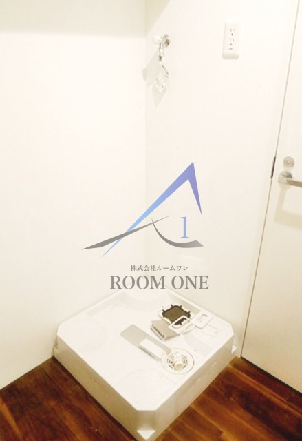 LEGALAND西小山の設備|洗濯機置場です。