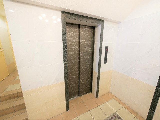 アスヴェル天満橋のロビー