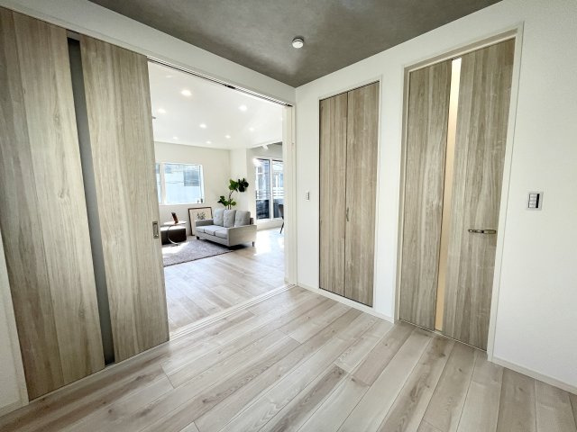 板橋区仲町　認定低炭素住宅　太陽光パネル×SECOM完備　大型省エネ邸宅の洋室