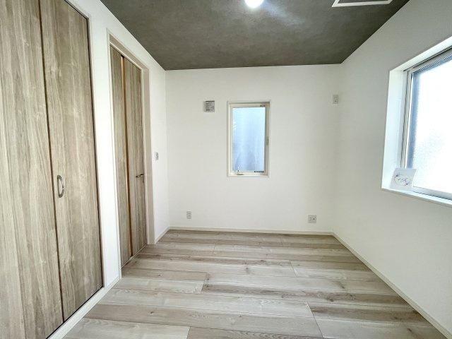 板橋区仲町　認定低炭素住宅　太陽光パネル×SECOM完備　大型省エネ邸宅の洋室