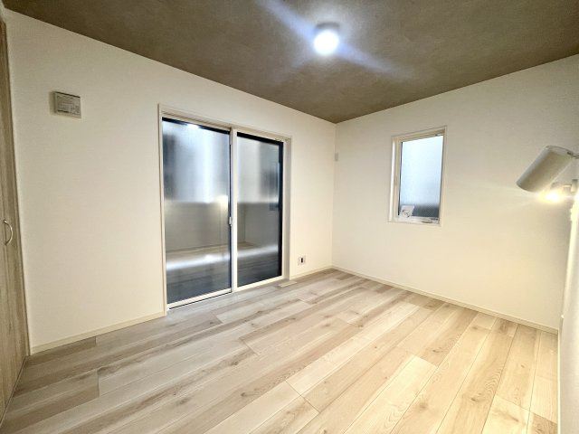 板橋区仲町　認定低炭素住宅　太陽光パネル×SECOM完備　大型省エネ邸宅の洋室