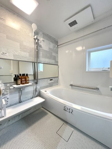 板橋区仲町　認定低炭素住宅　太陽光パネル×SECOM完備　大型省エネ邸宅の浴室