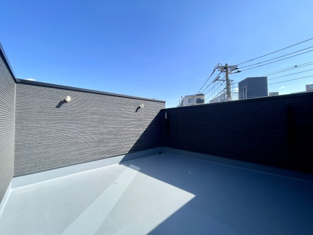 板橋区仲町　認定低炭素住宅　太陽光パネル×SECOM完備　大型省エネ邸宅のバルコニー