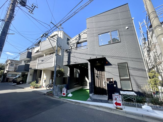 板橋区仲町　認定低炭素住宅　太陽光パネル×SECOM完備　大型省エネ邸宅の前面道路含む現地写真
