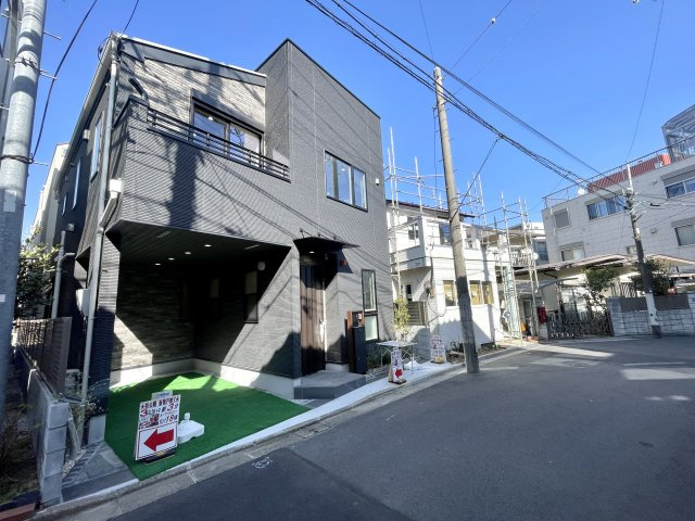 板橋区仲町　認定低炭素住宅　太陽光パネル×SECOM完備　大型省エネ邸宅の前面道路含む現地写真