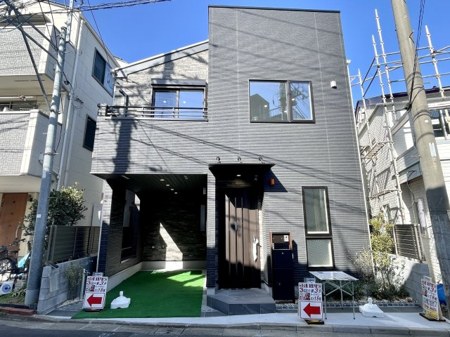 板橋区仲町　認定低炭素住宅　太陽光パネル×SECOM完備　大型省エネ邸宅の外観