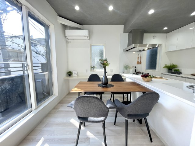 板橋区仲町　認定低炭素住宅　太陽光パネル×SECOM完備　大型省エネ邸宅のキッチン