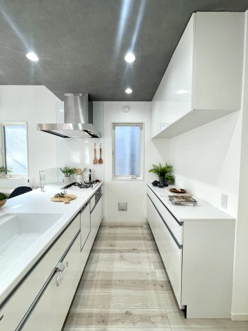 板橋区仲町　認定低炭素住宅　太陽光パネル×SECOM完備　大型省エネ邸宅のキッチン