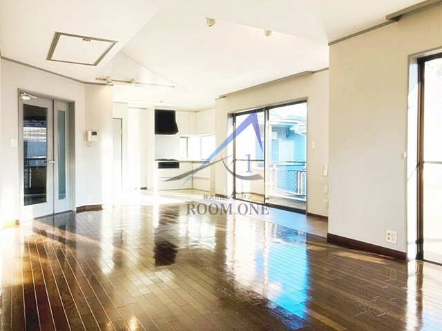 代沢戸建の居間・リビング|洋室のお部屋です。